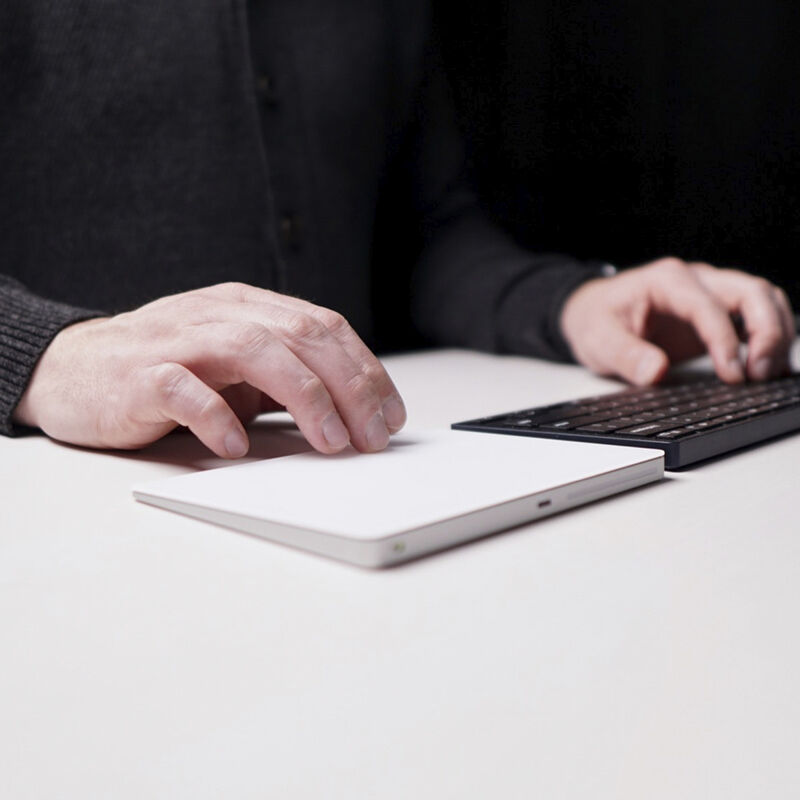 Apple Magic Trackpad 2 Recargable Plug Y Play 4... image number null