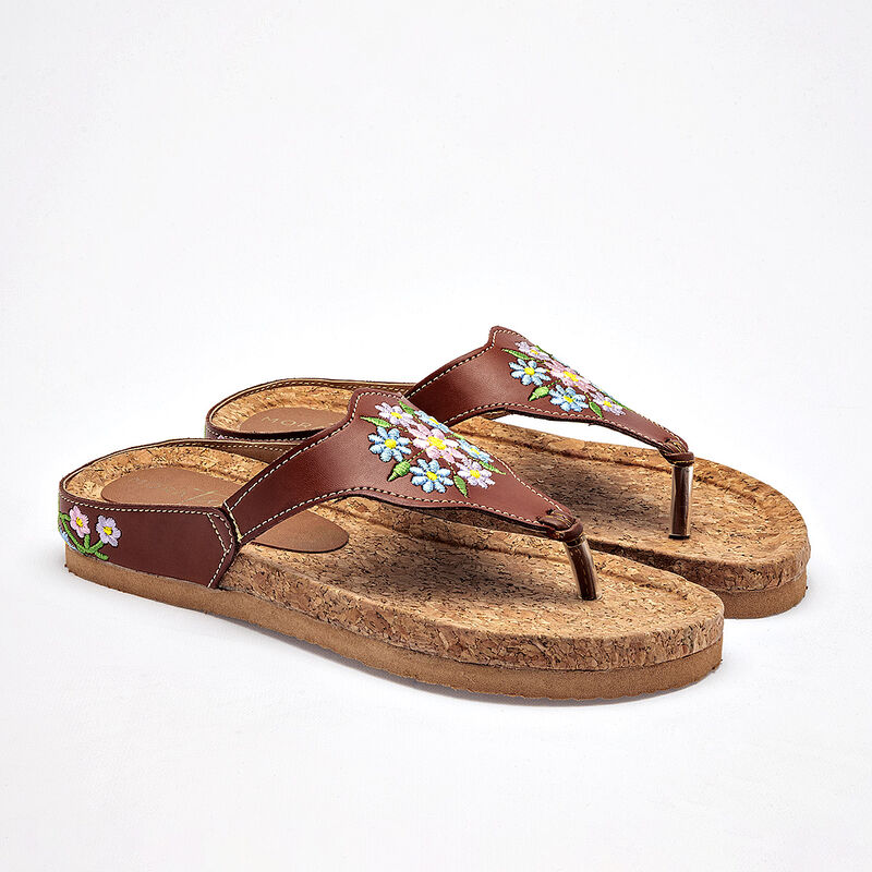 Mora Tierra sandalia piso para mujer caf&eacute; multi... image number null