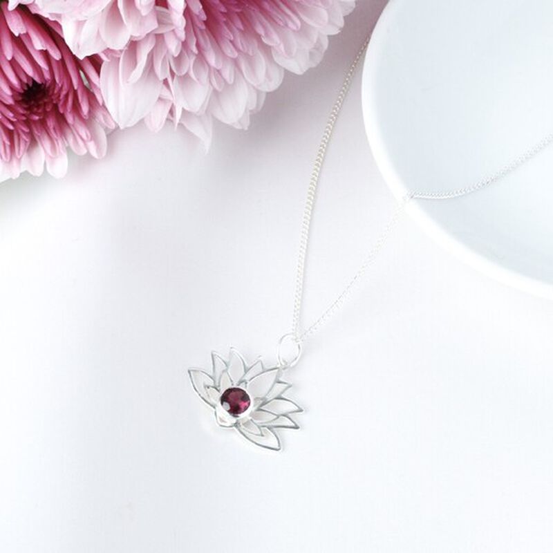 Dije Flor de Loto de Plata .925 con Rodolita y ... image number null