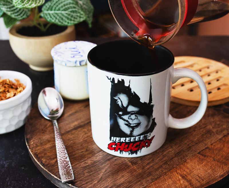 Taza Silver Buffalo Child's Play Here's Chucky ... image number null