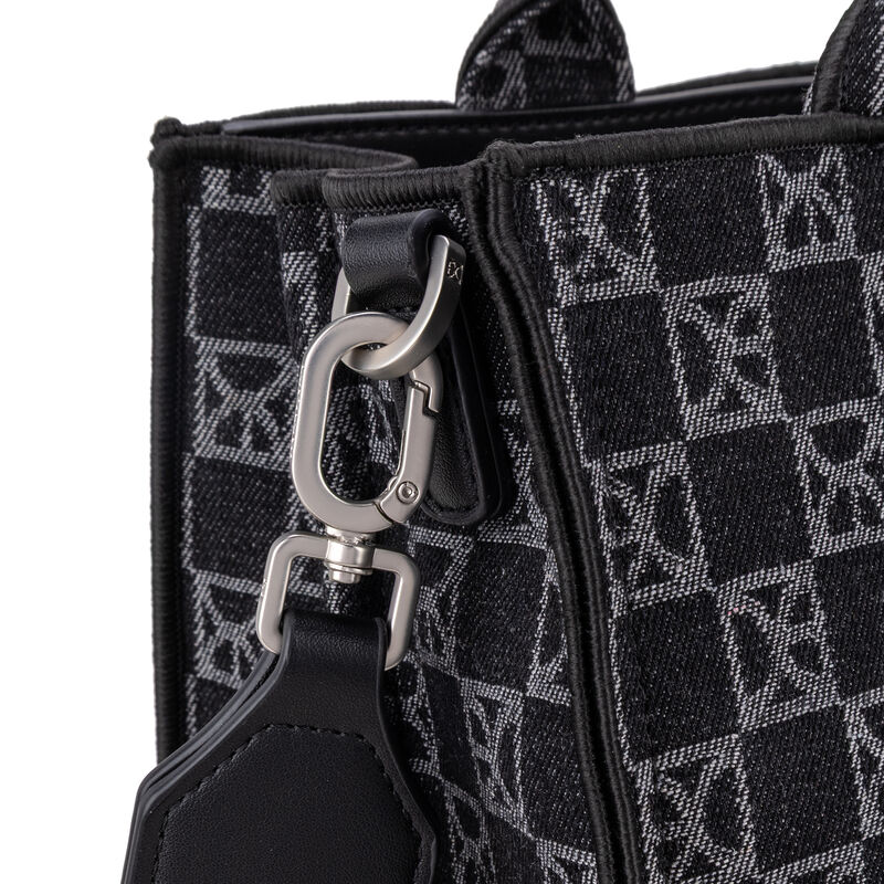 Bolsa Satchel Chica Con Herraje Color Negro image number null