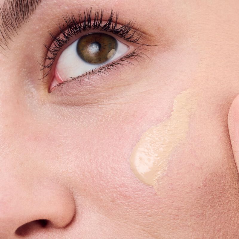 Base De Maquillaje L&iacute;quida Clinique Redness Sol... image number null