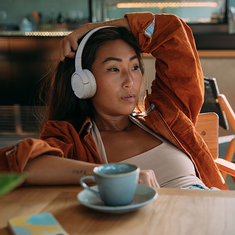 Audífonos Jbl Tune 520 On Ear Bluetooth Blanco image number null