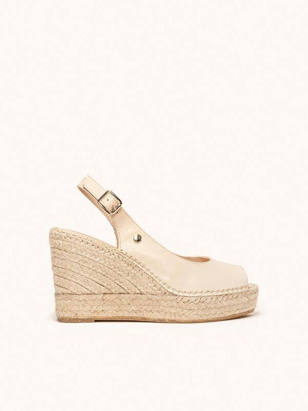 Clavel Cu&ntilde;a Alta Napa Arena image number null