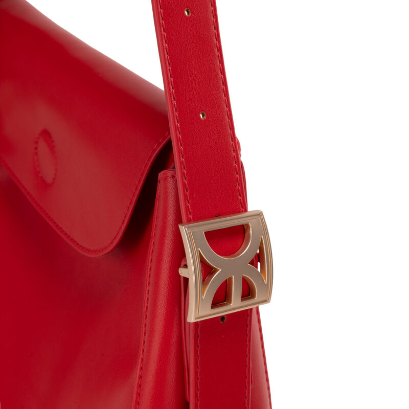 Bolsa Hobo Grande Con Charm Color Rojo image number null