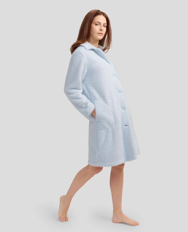 Bata de Borreguillo con Botones Celeste image number null