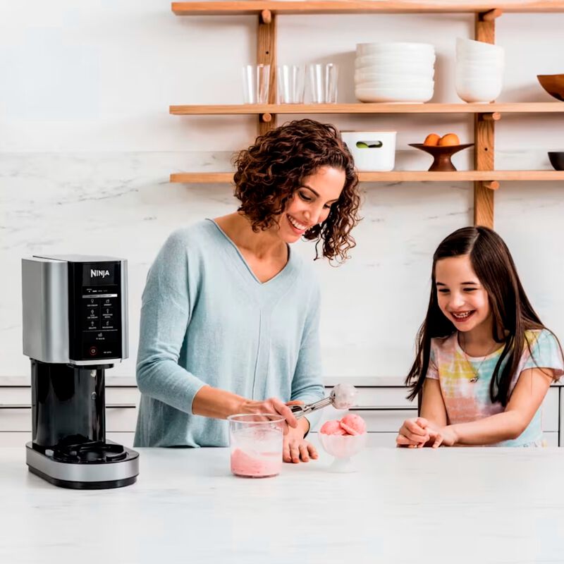 Ninja CREAMi M&aacute;quina para hacer helados con (2)... image number null