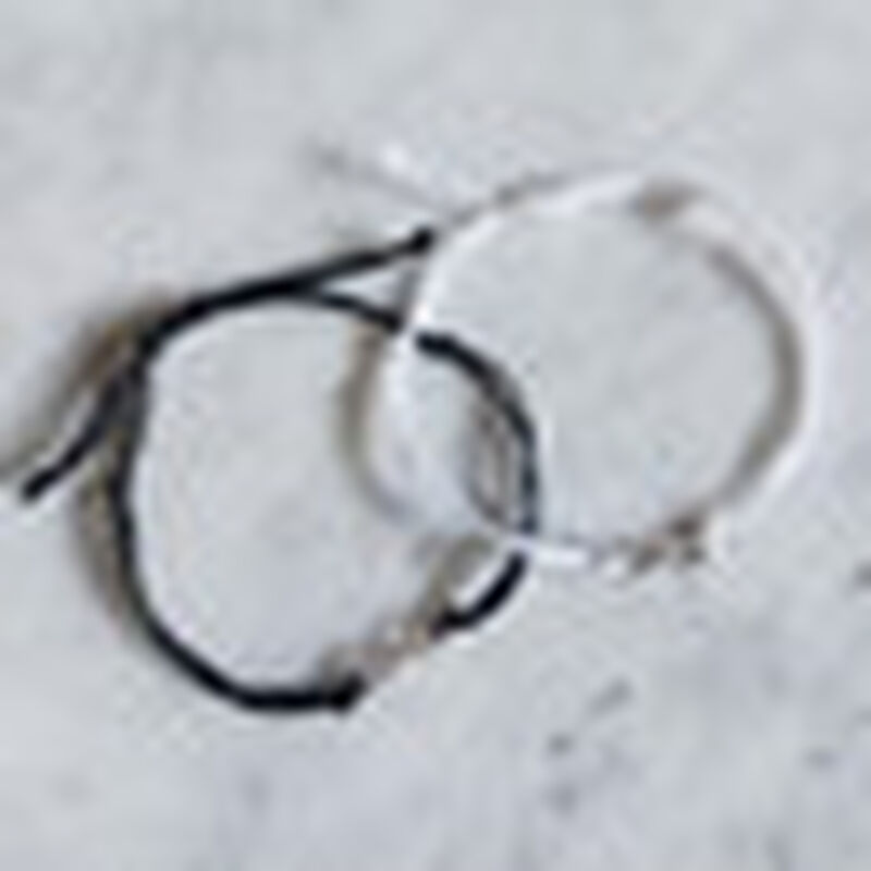Set 2 pulseras infinito de plata con hilo blanc... image number null