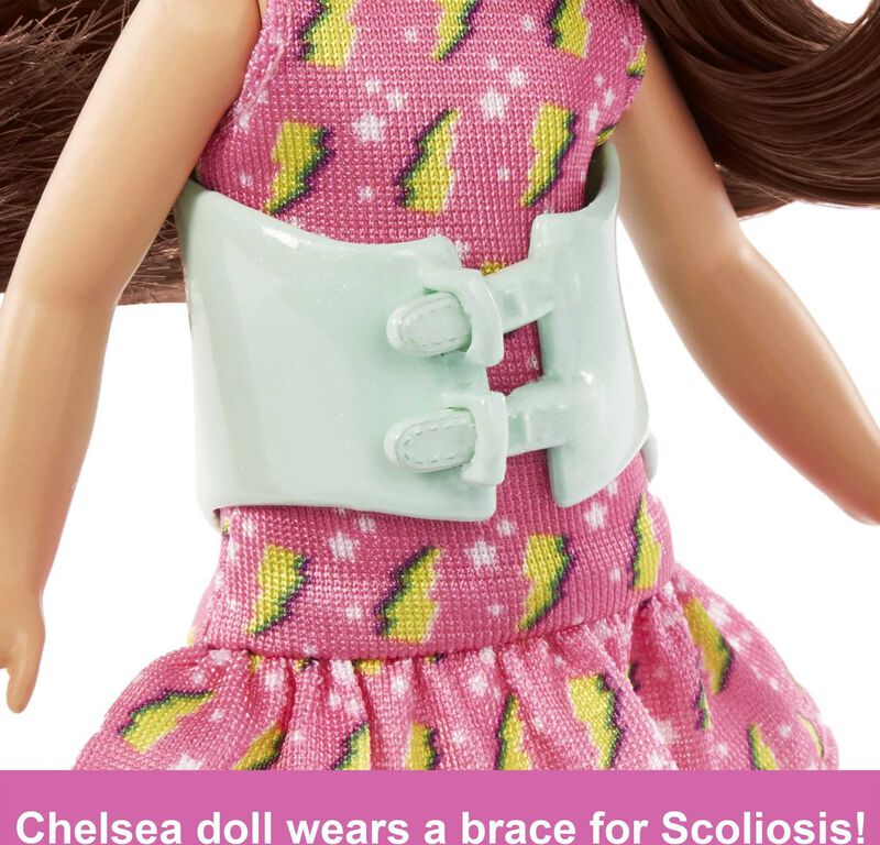 Mu&ntilde;eca Barbie Chelsea Con Cors&eacute; Para Escoliosis... image number null