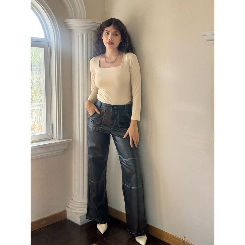 Pantal&oacute;n de vinipiel con costura image number null