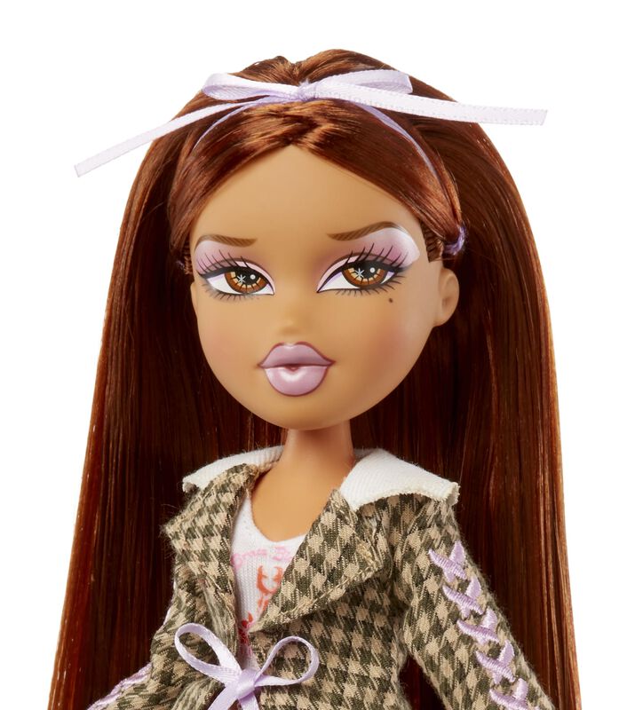 Mu&ntilde;eca De Moda Bratz Stylin' Yasmin Con Camiset... image number null