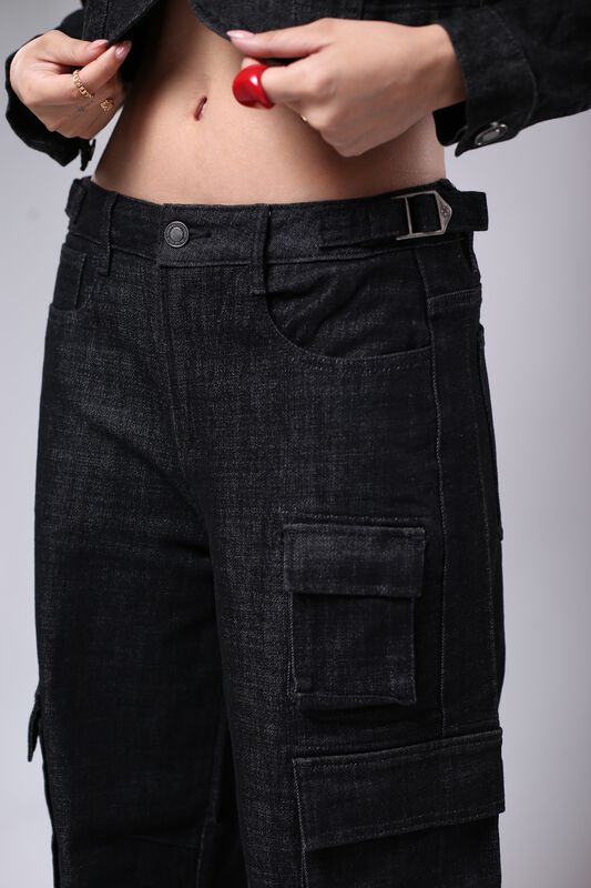Pantal&oacute;n Cargo Negro Recto Mujer Mezclilla Tiro... image number null