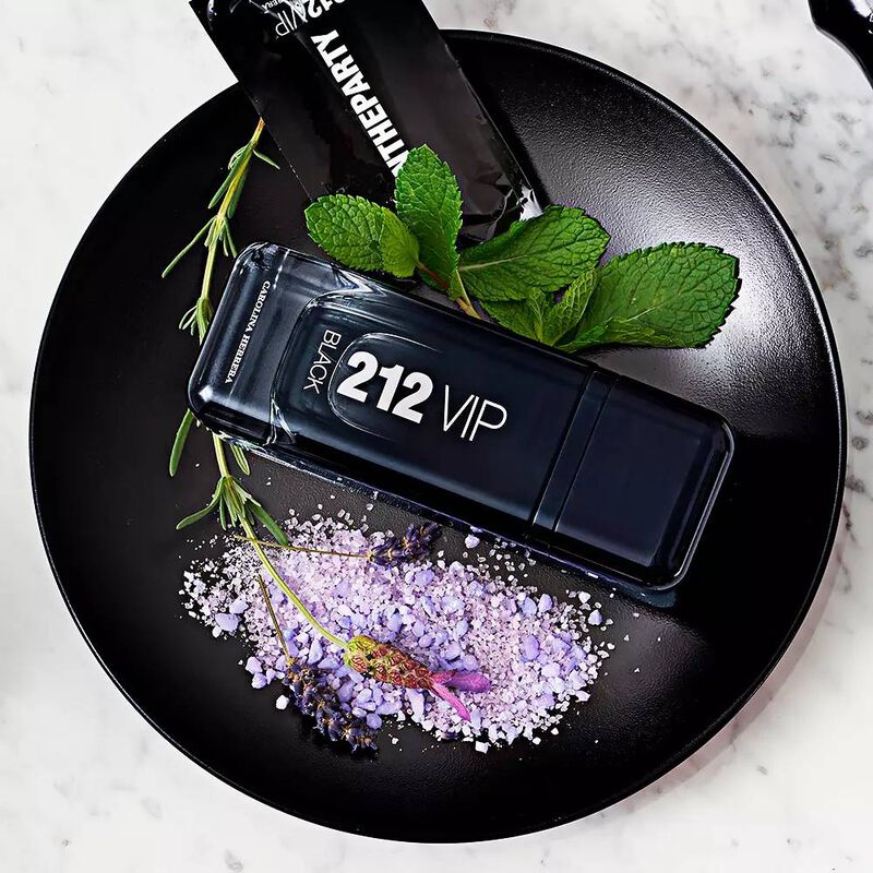Perfume de Hombre Carolina Herrera 212 Vip Blac... image number null