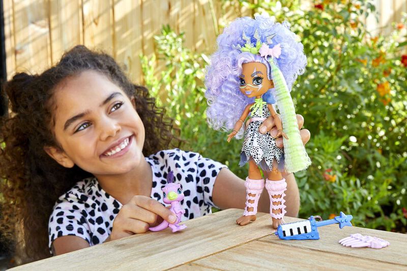 Mu&ntilde;eca Moderna Mattel Cave Club Bashley Con Din... image number null