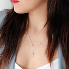 Cruz columna de plata con cadena de bolitas