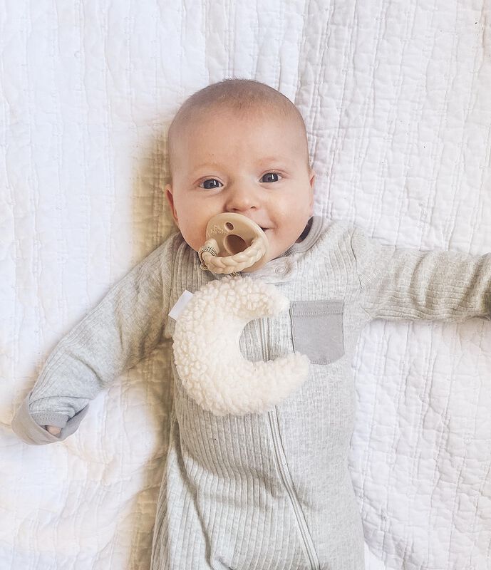 Set De Chupete Y Adorable Itzy Ritzy Moon Para ... image number null