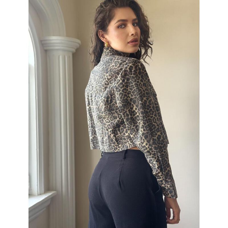 Chamarra mezclilla de leopardo image number null