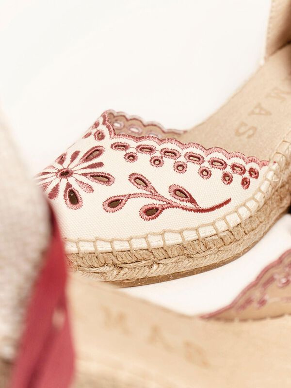 Alpargata de Cu&ntilde;a Media Bordada Granate image number null