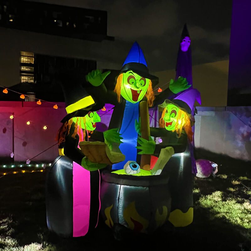 Inflable Poptrend 240 cm 3 Brujas Led Halloween image number null