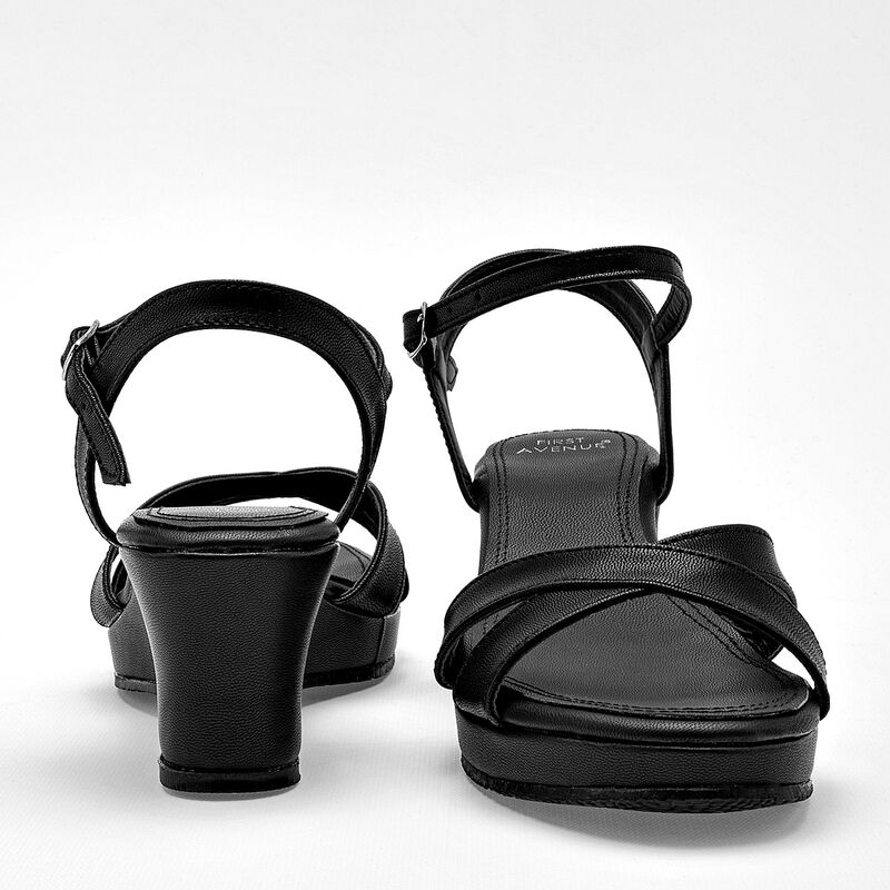 First Avenue Sandalia para mujer negro image number null