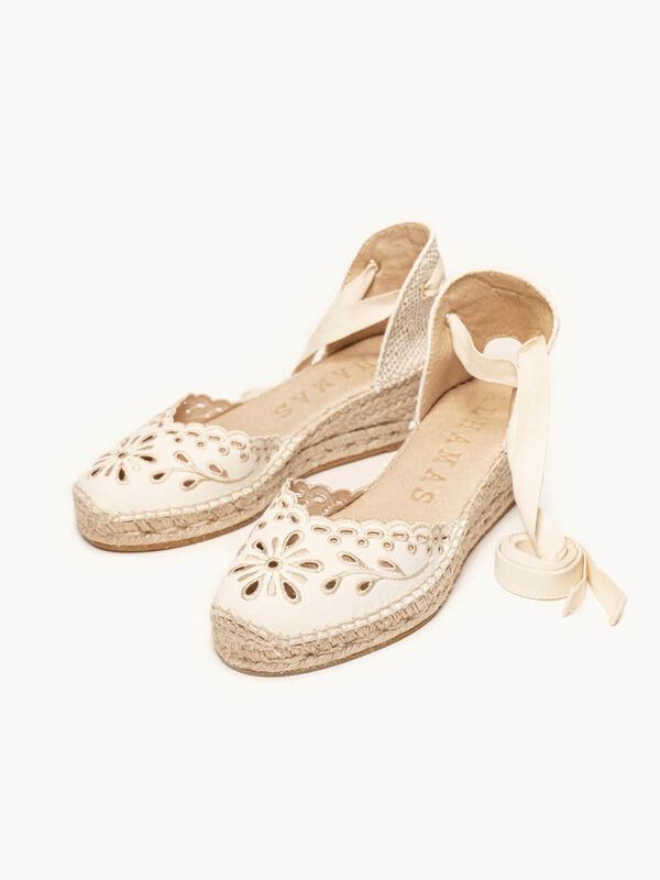 Alpargata Romero Cu&ntilde;a Baja Lona Bordada Crudo image number null