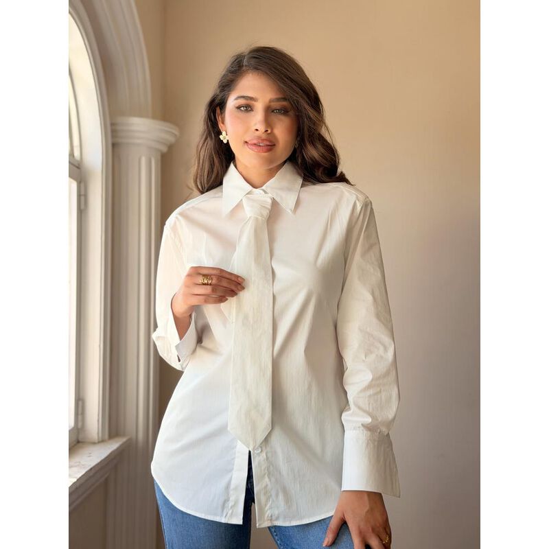 Camisa con hombreras y corbata image number null