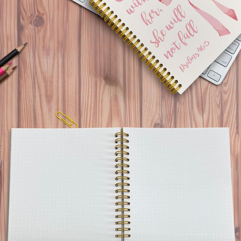Cuaderno Jkmbn Coquette Con Lazo Rosa Y Cuadr&iacute;c... image number null