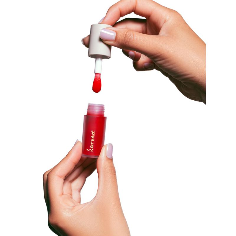 Aceite Labial Karuna Embrace Rojo &ndash; Col&aacute;geno Ve... image number null