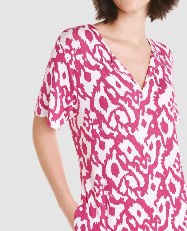 Vestido Corto Estampado con Botones Fucsia image number null