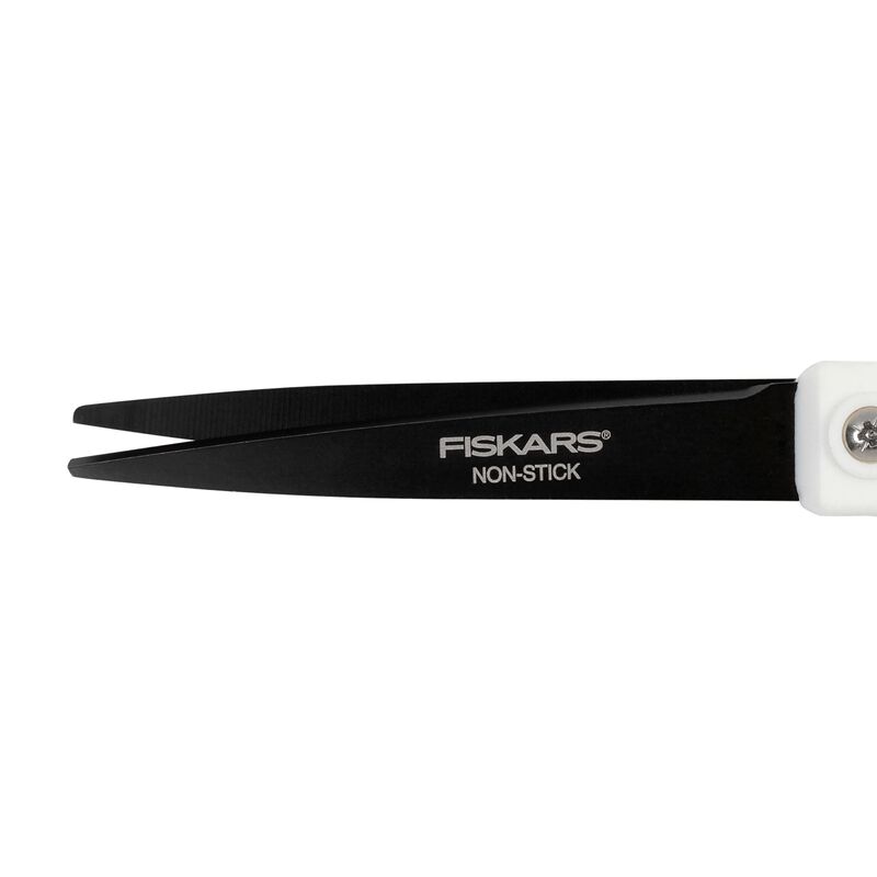 Tijeras Fiskars 20 Cm Titanio Blanco Y Verde image number null