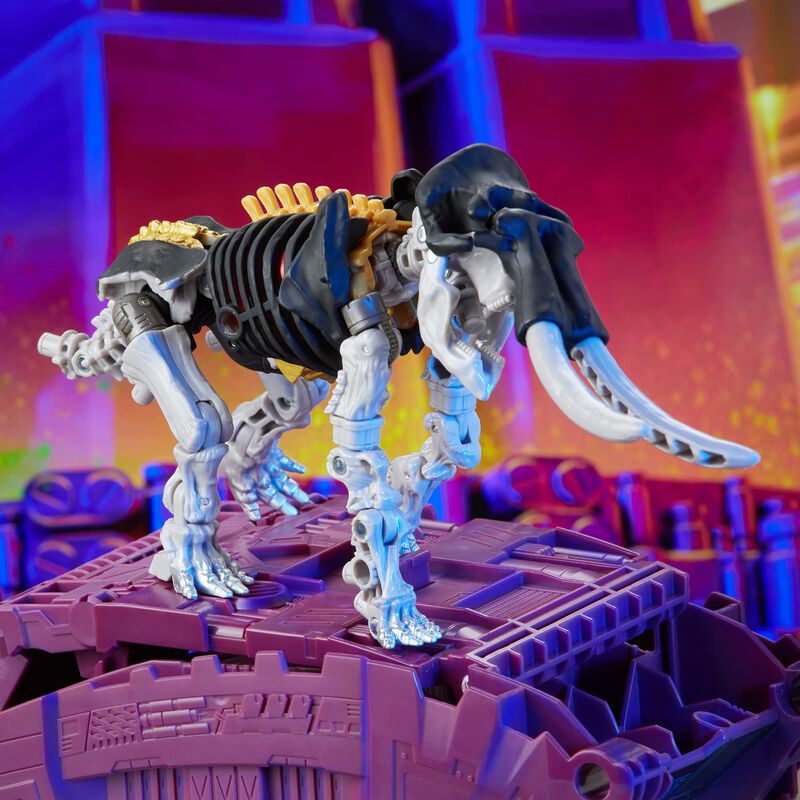 Toy Transformers Generations Legacy Wreck 'n Ru... image number null