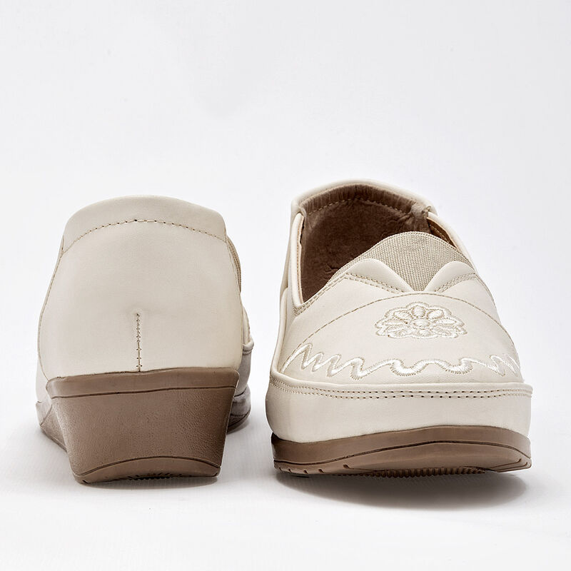 Rumores Zapato de horma c&oacute;moda para mujer latte image number null
