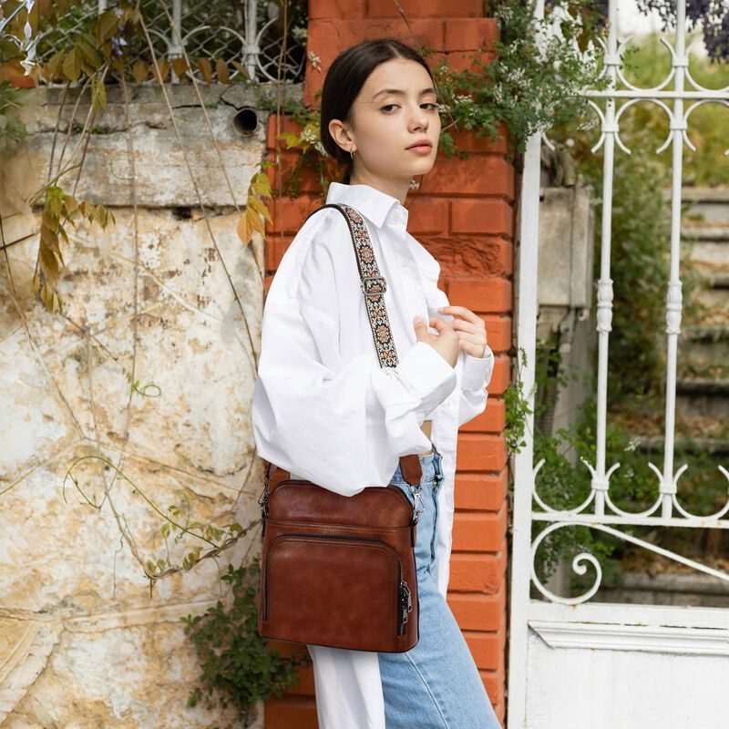 Bolso Iswee De Cuero Bandolera Con 2 Correas image number null