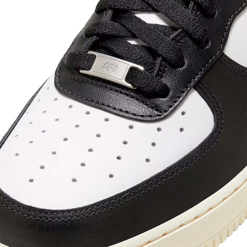 Tenis Para Hombre Air Force 1 07 Light Silver image number null