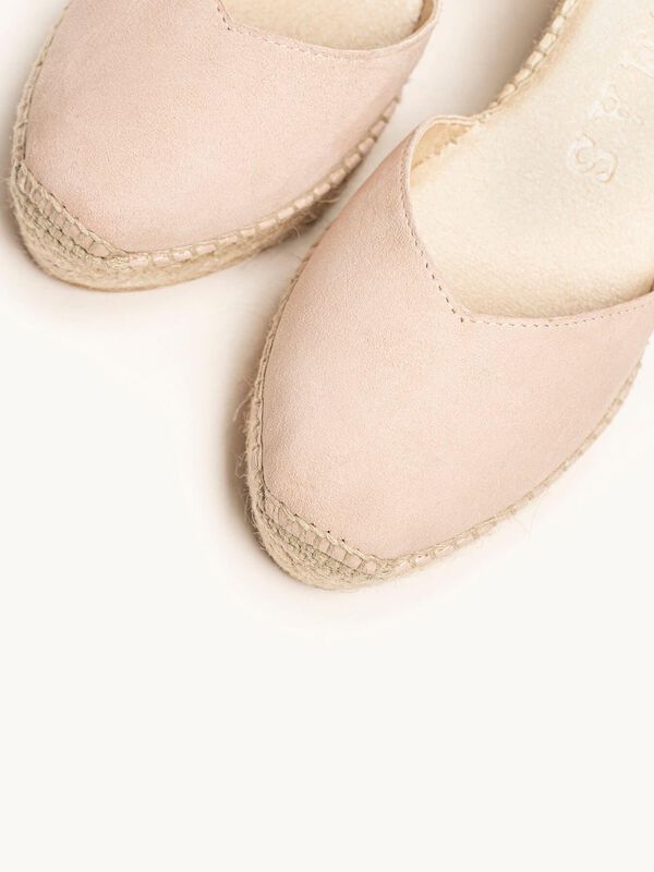 Jara Cu&ntilde;a Media Plataforma Ante Rosa Claro image number null