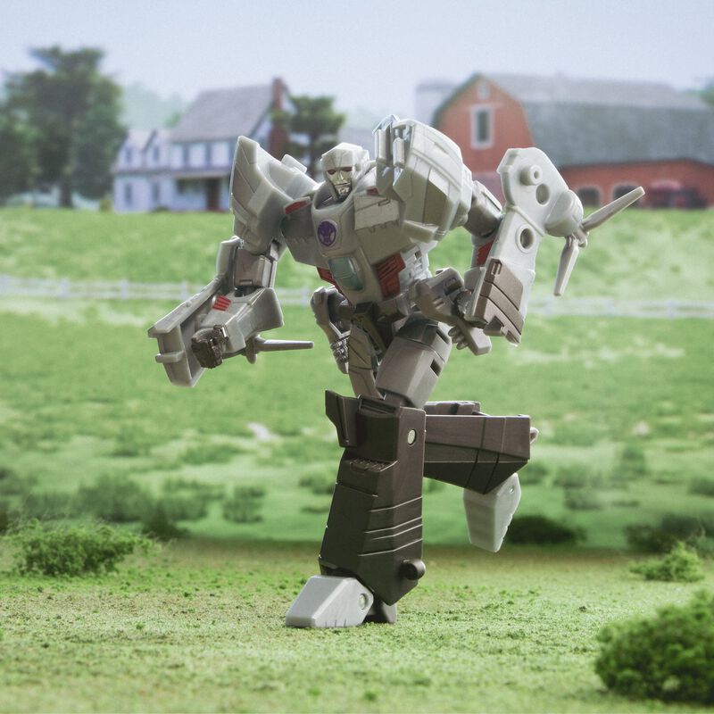 Figura De Acci&oacute;n Megatron Deluxe 13 Cm De Trans... image number null