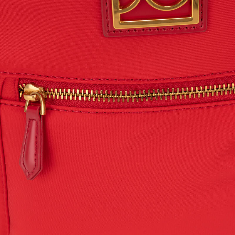 Mochila Mediana Con Charm Decorativo Color Rojo image number null