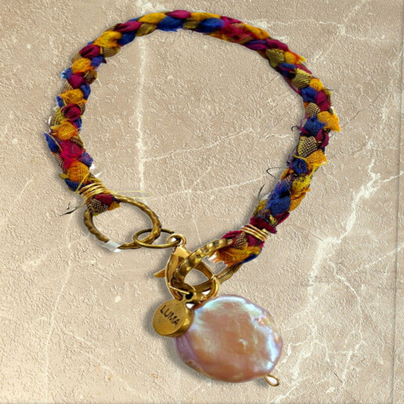 Pulsera Tejida Con Tela Y Dije Plano De Pirita ... image number null