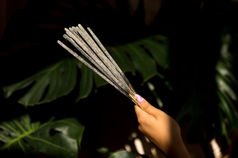 Incienso Amae Copal Sacred 40 Varillas De 1 Hor... image number null