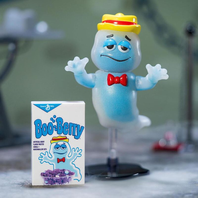 General Mills Booberry Glow-in-the-dark, Figura... image number null