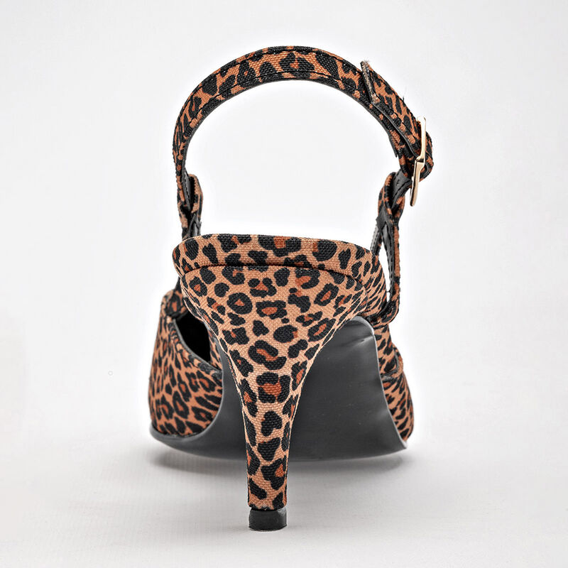 Felisa Villalobos Zapatilla para mujer camel ne... image number null