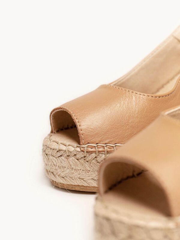 Clavel Cu&ntilde;a Alta Napa Marr&oacute;n Claro image number null