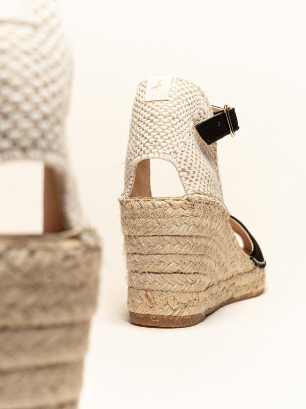 Alel&iacute; Cu&ntilde;a Media Ante Negro image number null