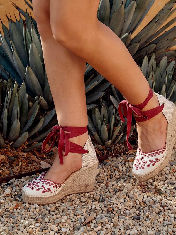 Romero Cu&ntilde;a Alta Lona Bordada Granate image number null