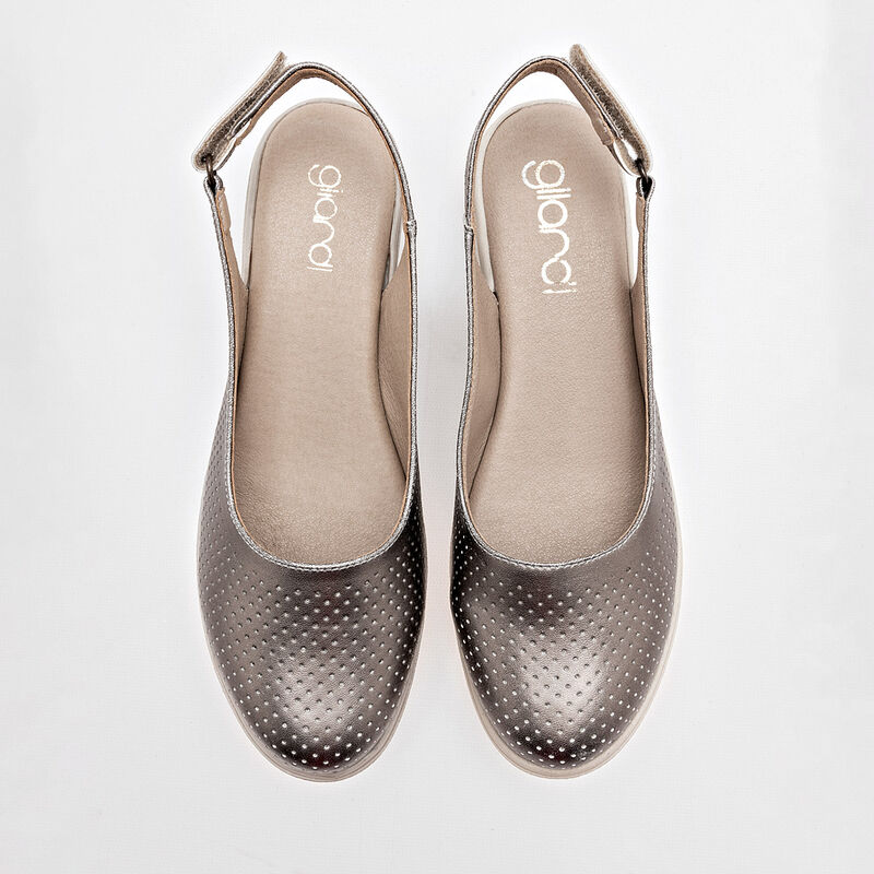 Gilardi Zapato de horma c&oacute;moda para mujer gris image number null