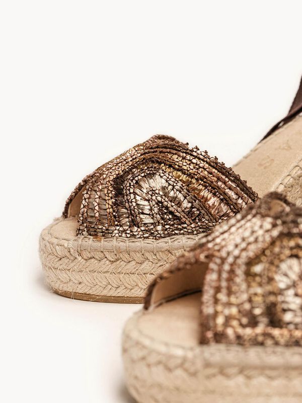 Lirio Cu&ntilde;a Alta Rafia Marr&oacute;n image number null