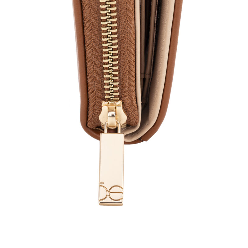 Cartera Hibrida Chica Con Herraje Color Caf&eacute; image number null