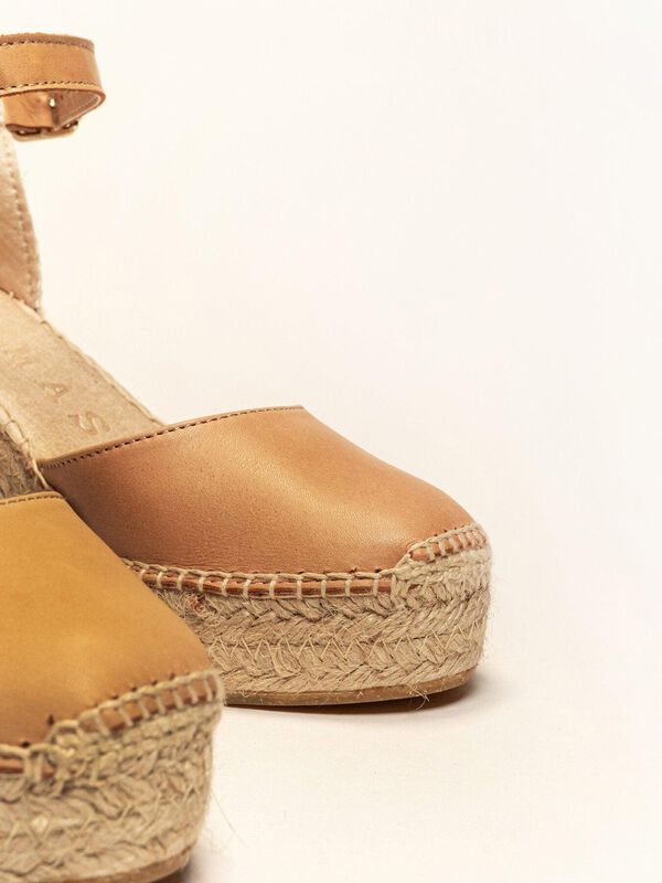 Alpargata de Cu&ntilde;a Alta Marga en Napa Marr&oacute;n Cla... image number null