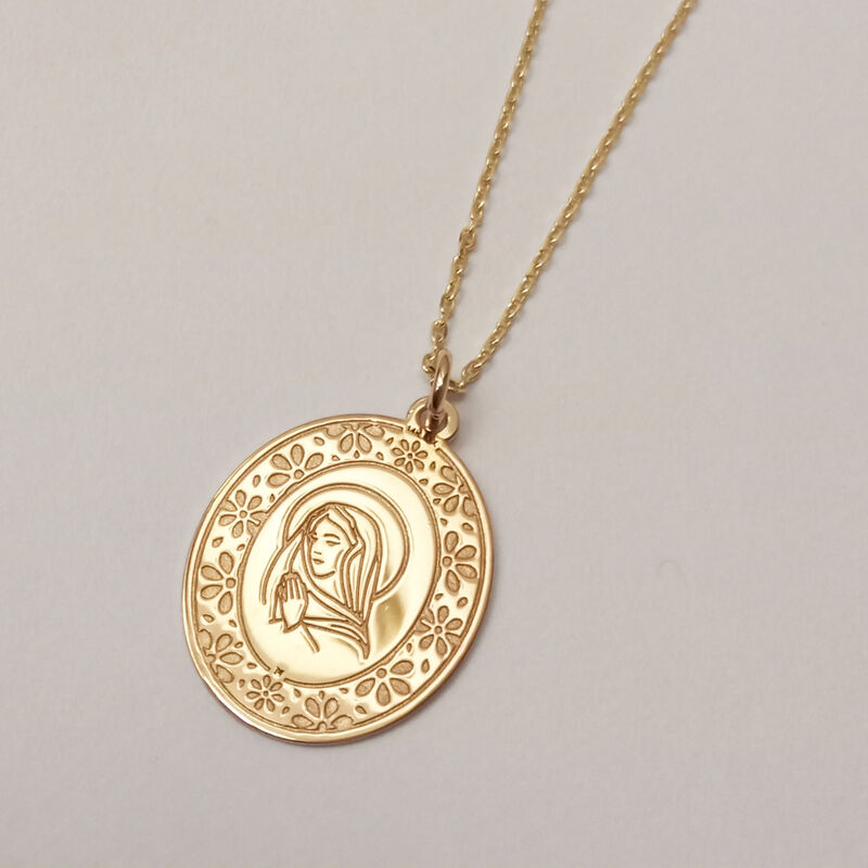 Medalla chica virgen de plata con baño de oro y... image number null