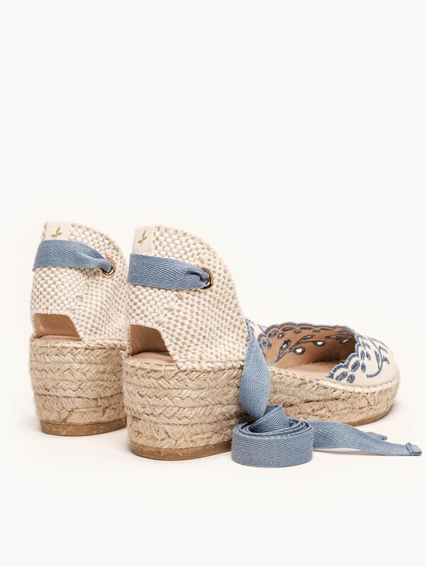 Alpargata de Cu&ntilde;a Baja Romero Bordada Azul image number null